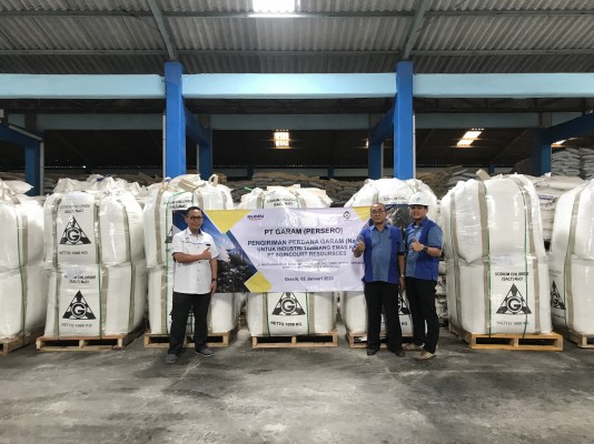 PT Garam Melakukan Pengiriman Perdana Garam NaCl Tahun 2020  Untuk Industri Tambang Emas 