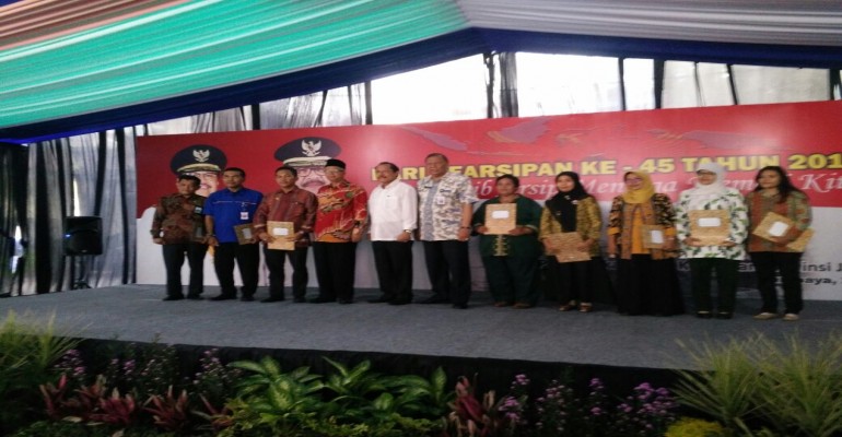 PT. GARAM (Persero) Menerima Penghargaan dari Badan Perpustakaan dan Kearsipan Provinsi Jawa Timur